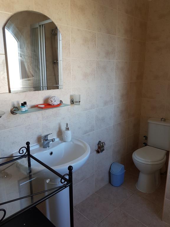 Aphrodite Beachfront Penthouse Apartment Ghaziveran Exterior foto