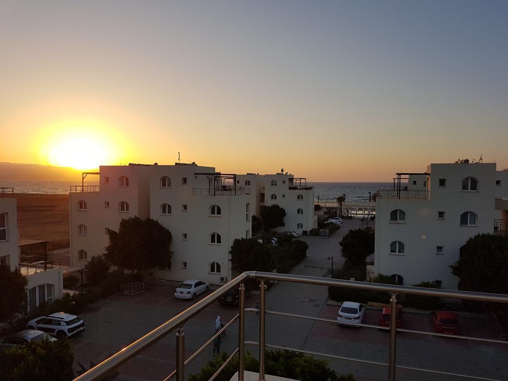 Aphrodite Beachfront Penthouse Apartment Ghaziveran Exterior foto